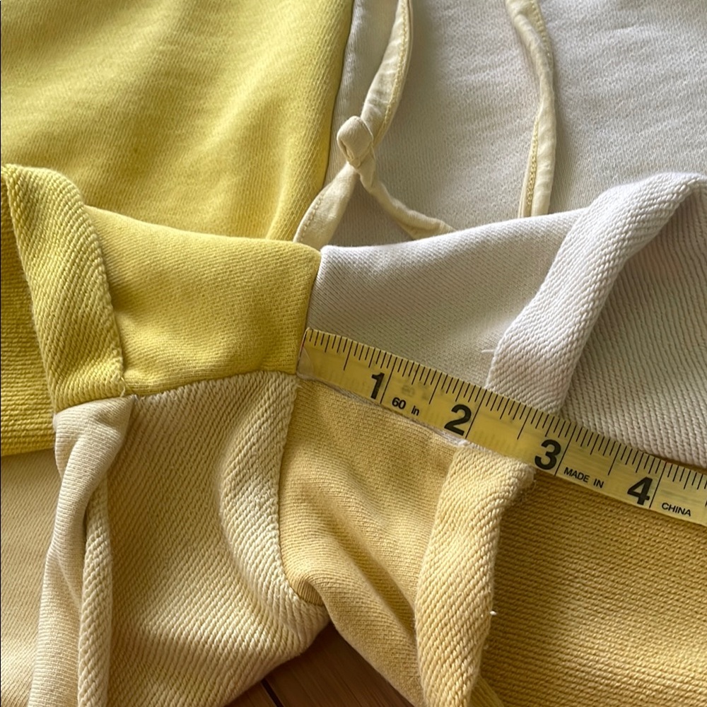 GUESS Butter Yellow cropped pullover with hood and matching shorts cotton set - Picture 14 of 14